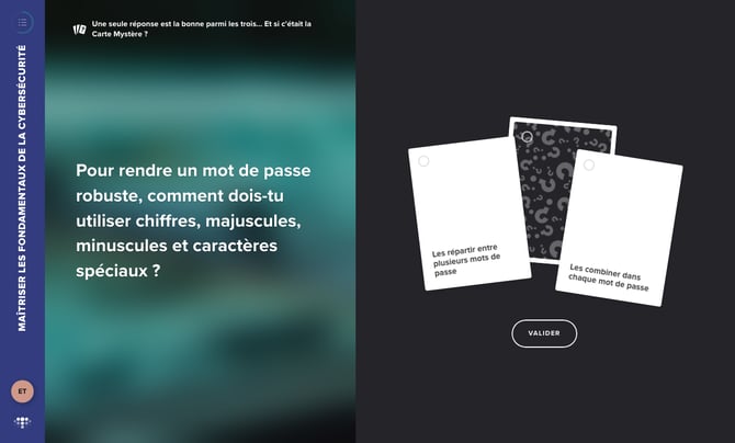 Question de connaissance posée sous forme de Réponse Mystère : trois cartes dont une cachée